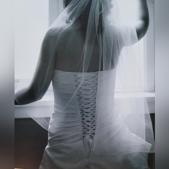 Wedding dress - Picture 3 of 3